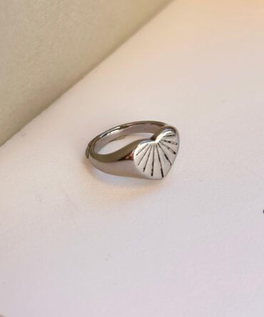 silver strip heart ring
