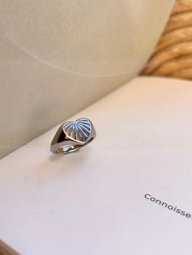 silver strip heart ring - Image 2