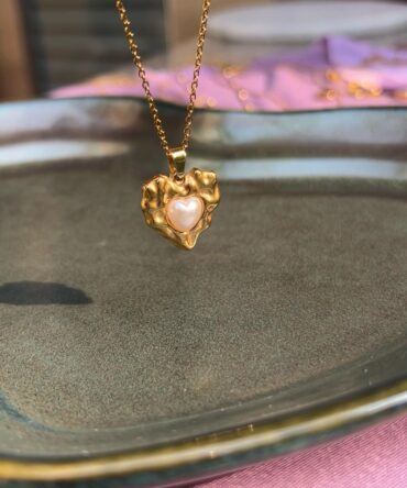 Melting White Pearl Heart Necklace
