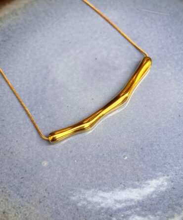 Statement wave Golden Necklace