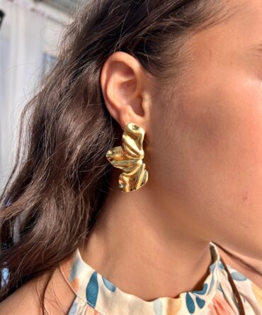 Half symmetry flower earrings