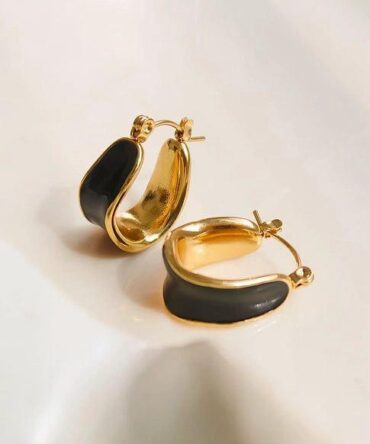 Black bucket earrings