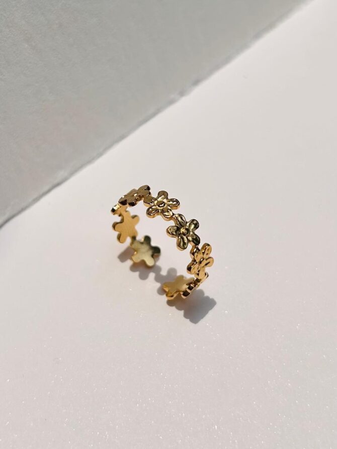 Lil Flora Minimalist Ring